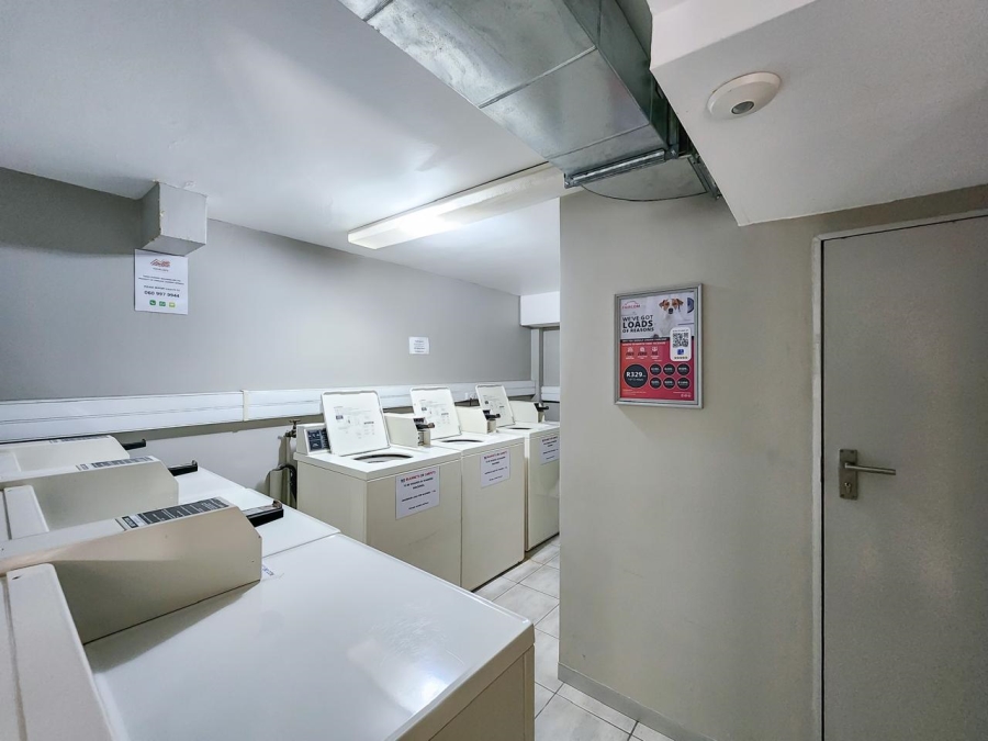 To Let 1 Bedroom Property for Rent in Sea Point Western Cape